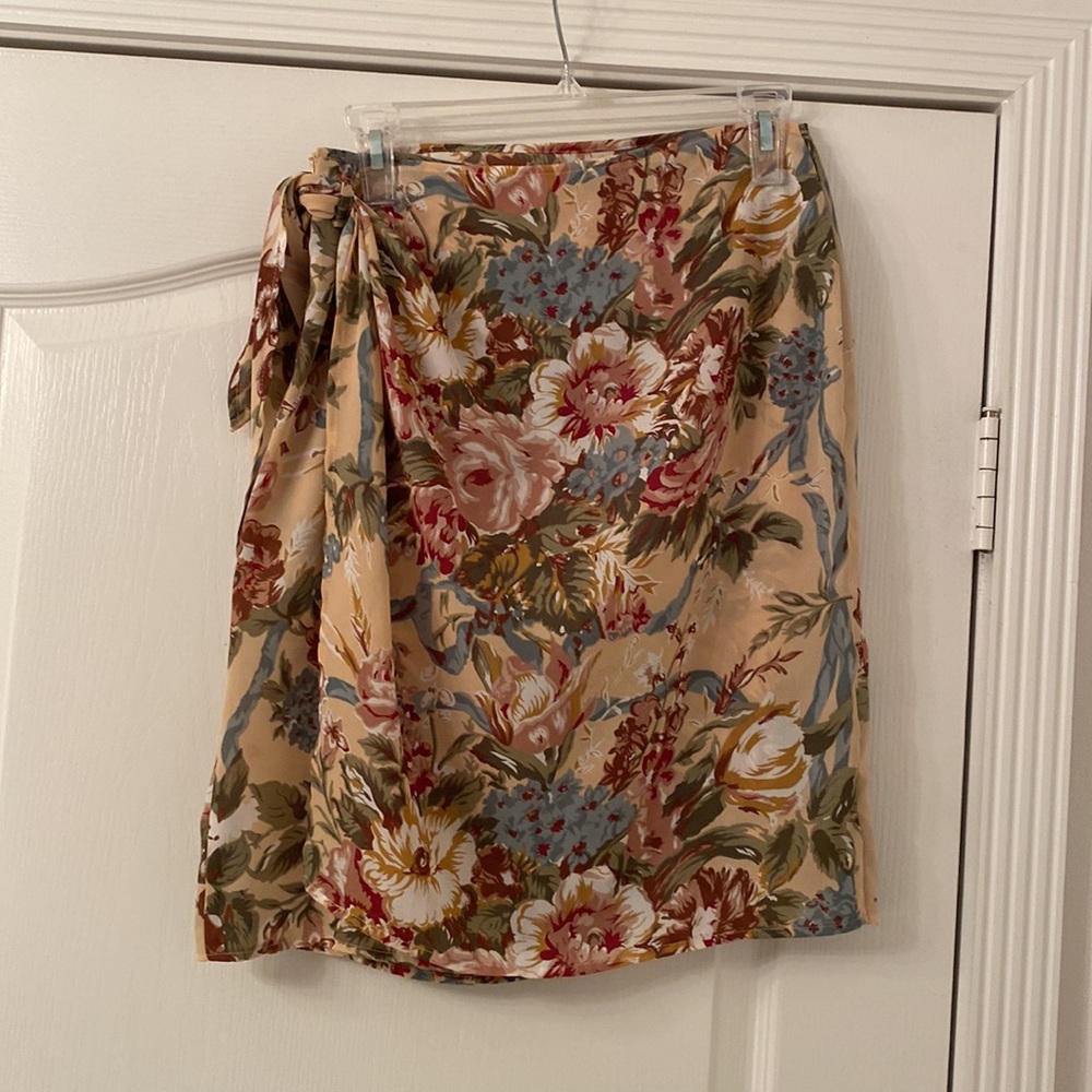 The limited floral skirt size 8 - Picture 2 of 9